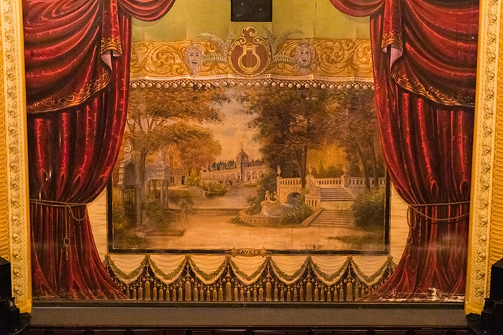 a head-on photo of just the curtain itself