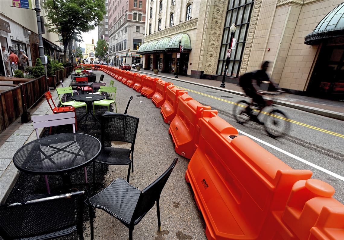 outdoor seating in downtown Pittsburgh