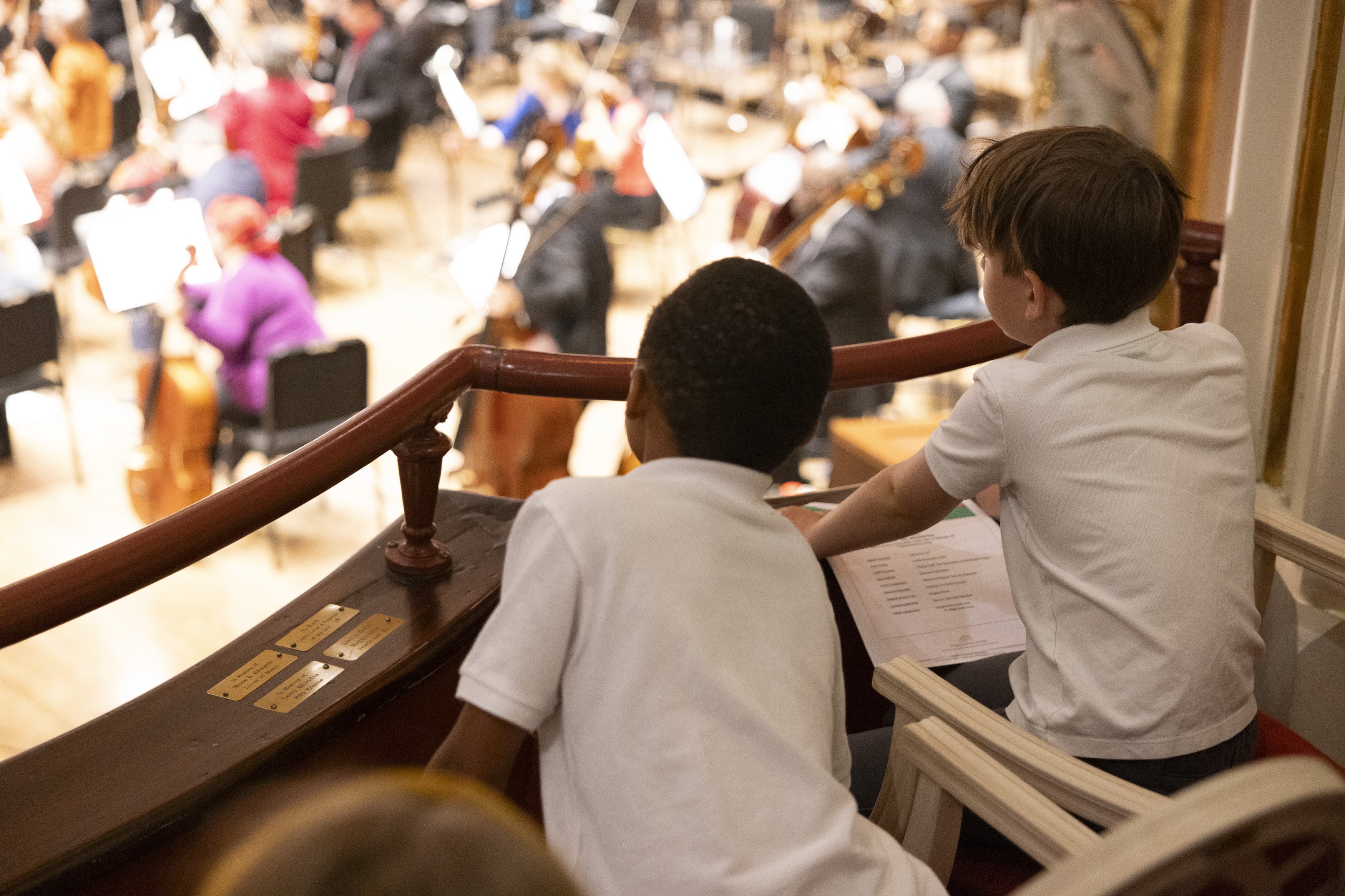 learning engagement children watching performance at PSO