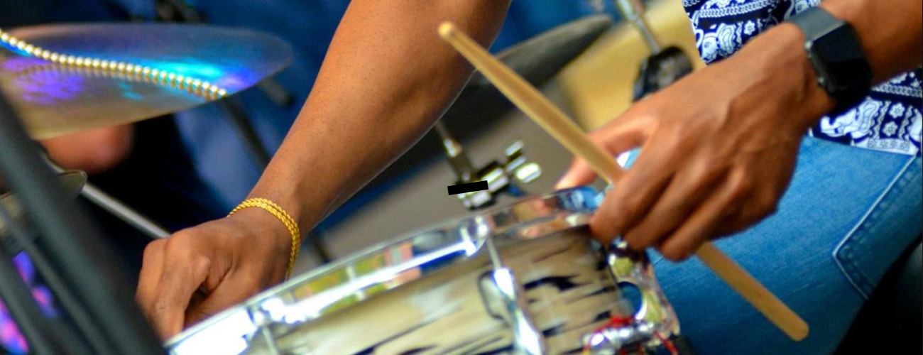 Hugo Cruz and Caminos